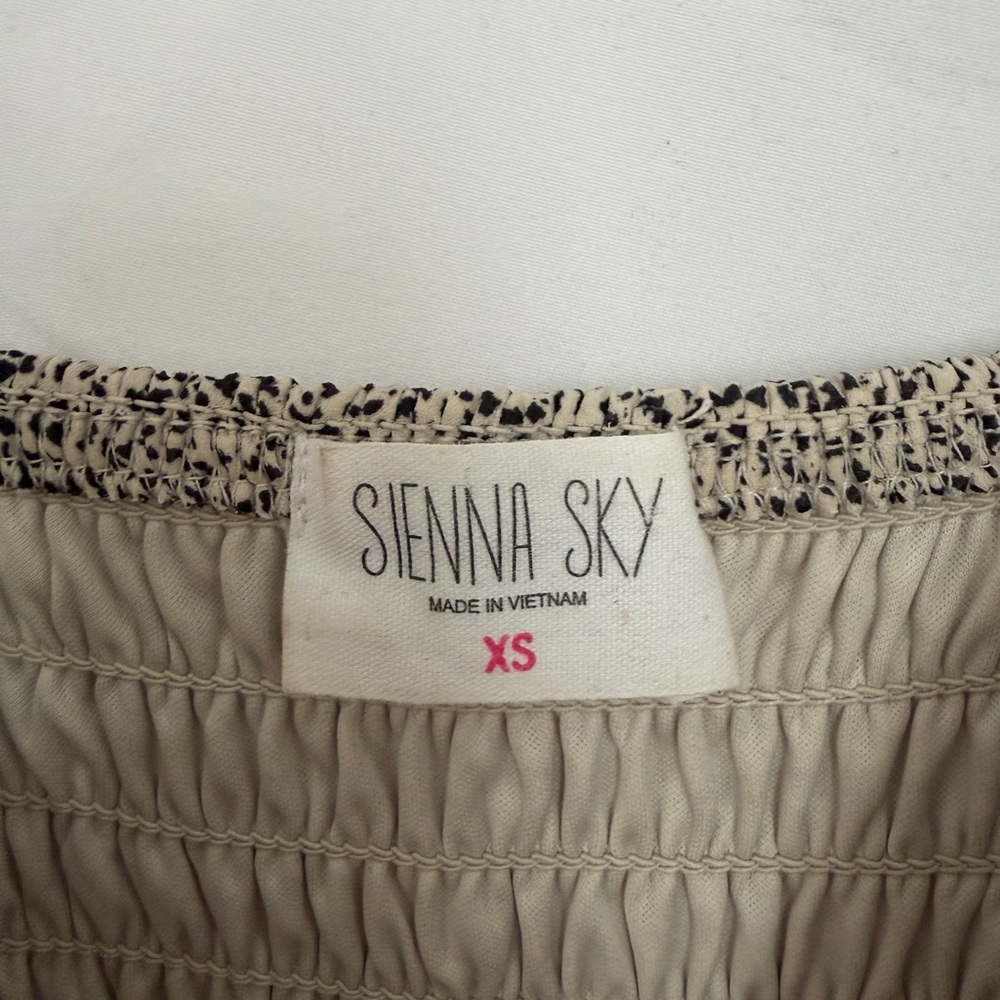 Sienna Sky Smocked Black White Ditsy Floral Tiered Mini Dress x-Small - Picture 3 of 4